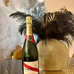 Апартаменты Intomilan I Elegant In Duomo Милан